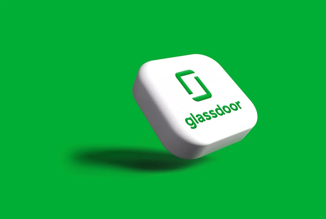 The Placebo-Nocebo Effect on Digital Product Perception