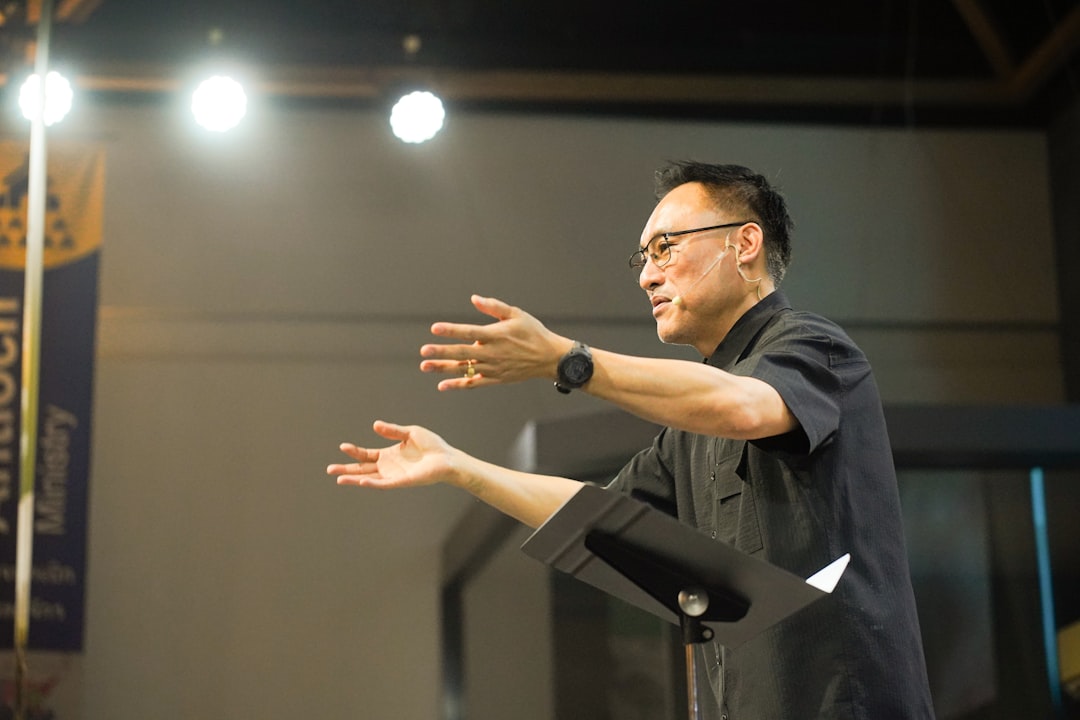 Leadership Communication Explained: How Leaders Communicate Differently